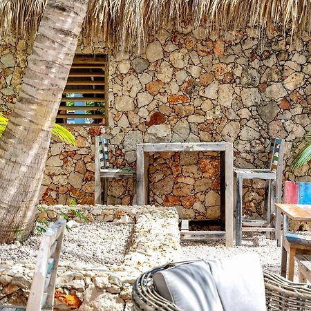 ホテル The Hut Bonaire クラレンダイク エクステリア 写真